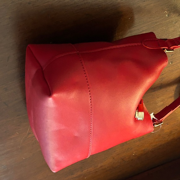 Red Hot Mini Bucket Bag New With Tags Crossbody Red Smooth Leather Look - Picture 11 of 16